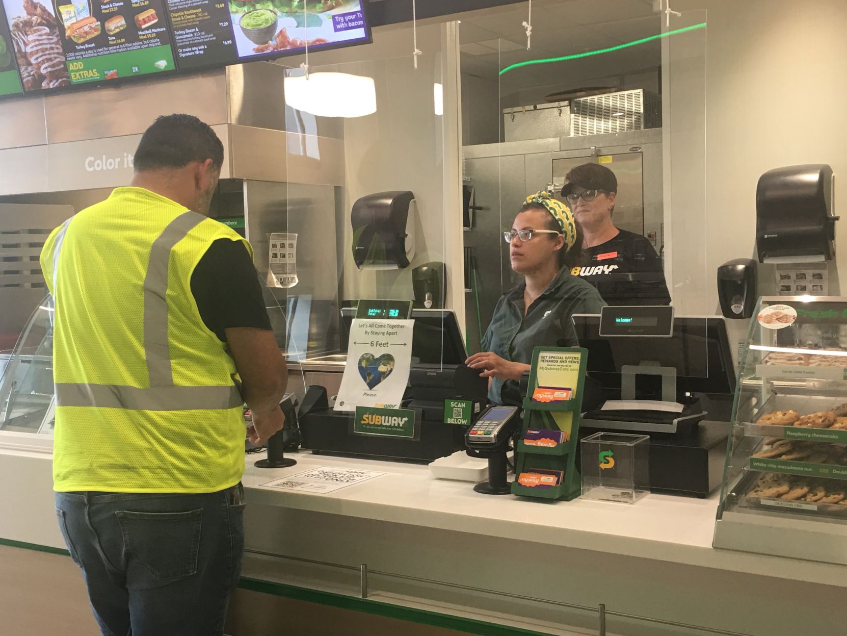 Many UCF downtown campus restaurants close down, and students find solutions to get food. By Celina Mori